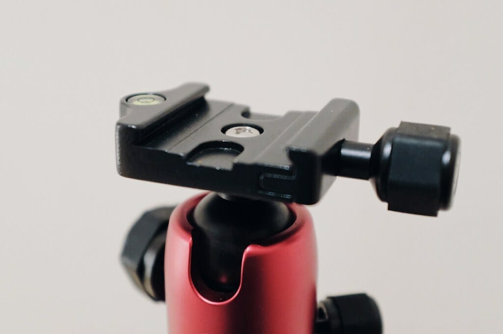 ネジを交換したManfrotto Elementの雲台クランプ