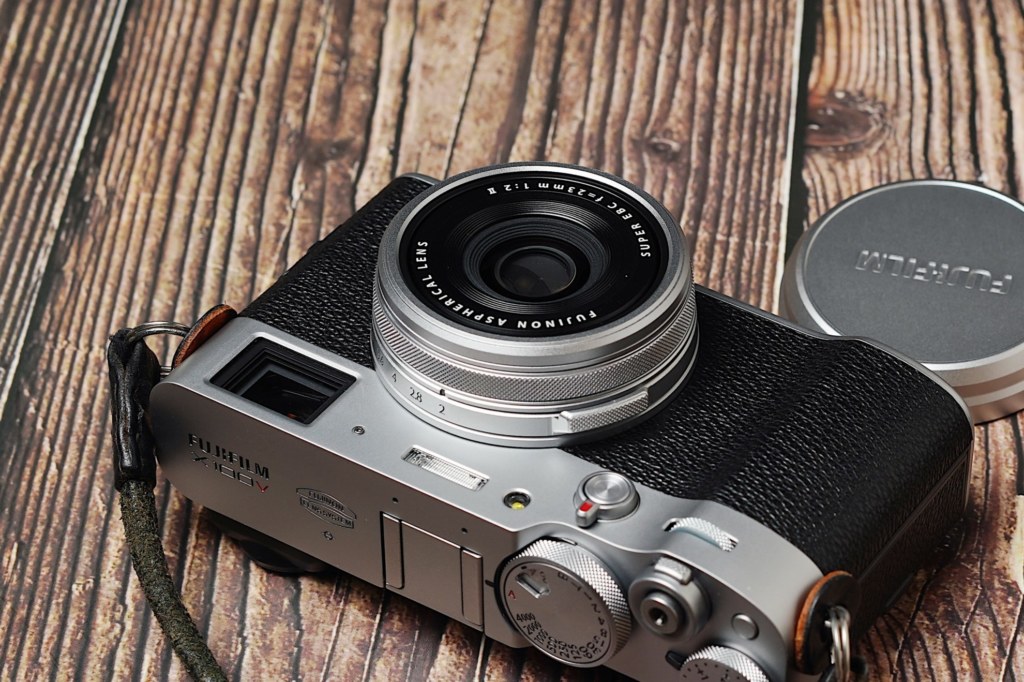 FUJIFILM X100V