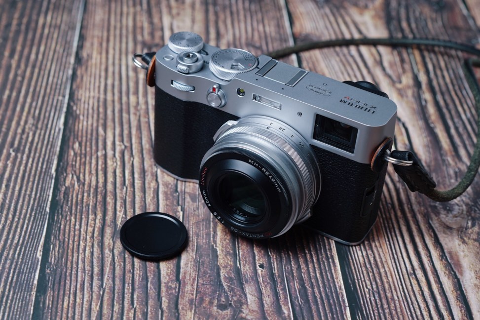 FUJIFILM X100V