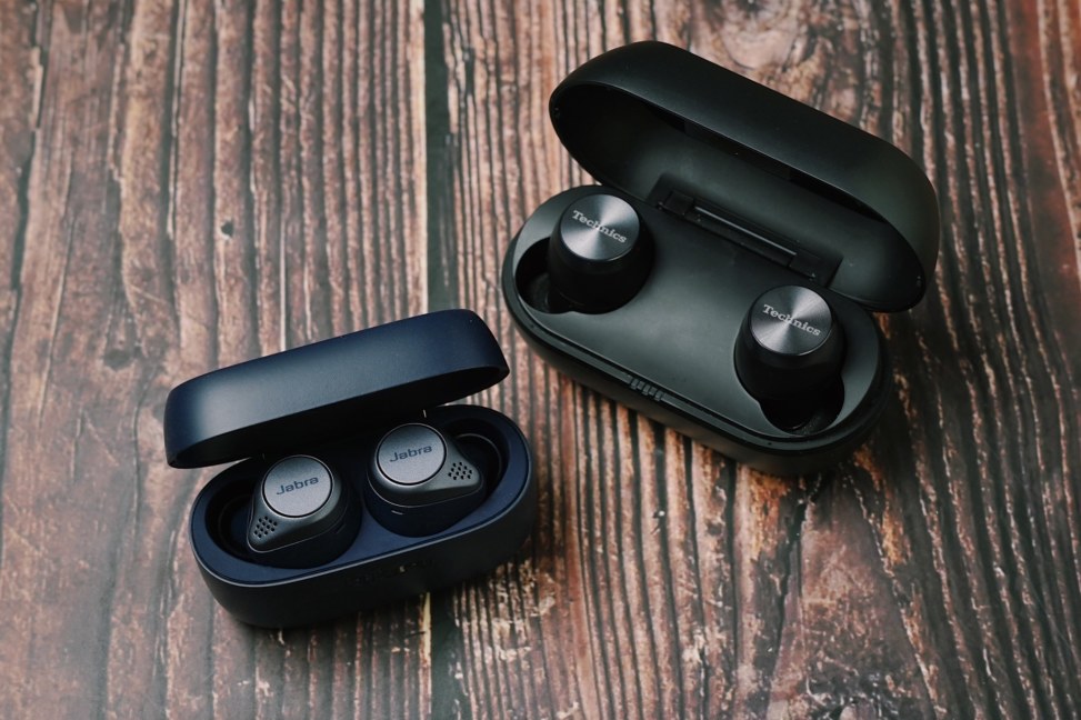 Jabra Elite Active 75tとTechnics AZ70Wの大きさ比較