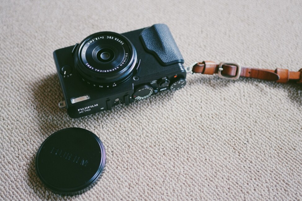 FUJIFILM X70