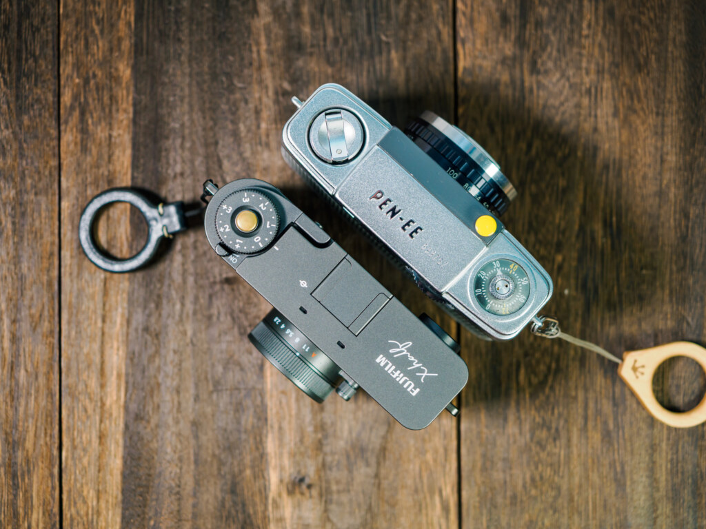 FUJIFILM X HalfとOLYMPUS PEN EE